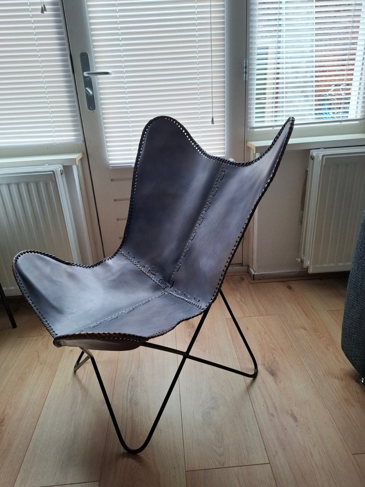 Blauwgrijze vlinderstoel, Huis en Inrichting, Ophalen, Zo goed als nieuw, Overige kleuren, Eén