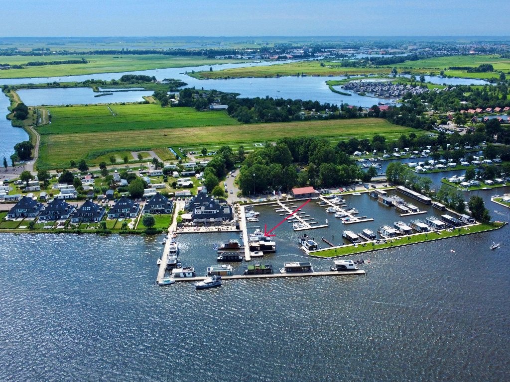 Ligplaats huisboot op A1 locatie direct aan Sneekermeer, Herfst, Buiten