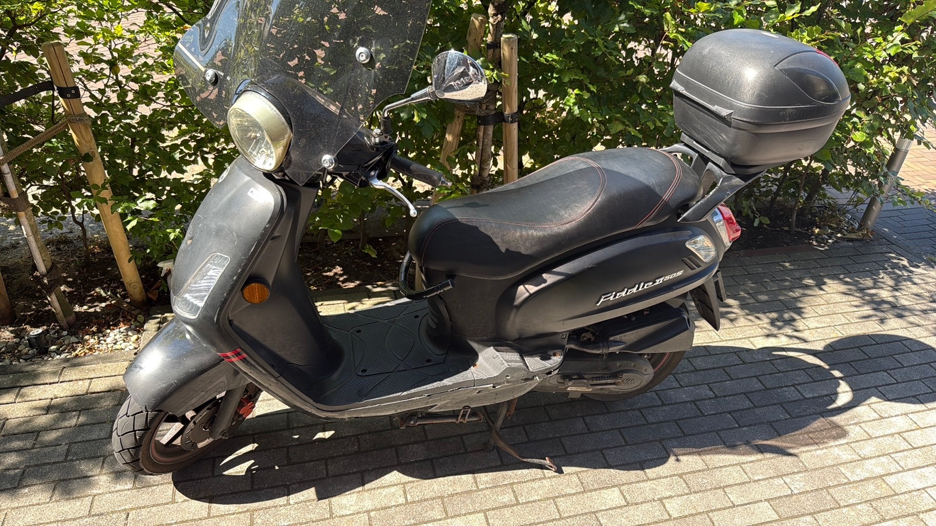 SYM Fiddle 3 Scooter - Zwart, inclusief topkoffer, Ophalen, Gebruikt, Maximaal 45 km/u, Benzine