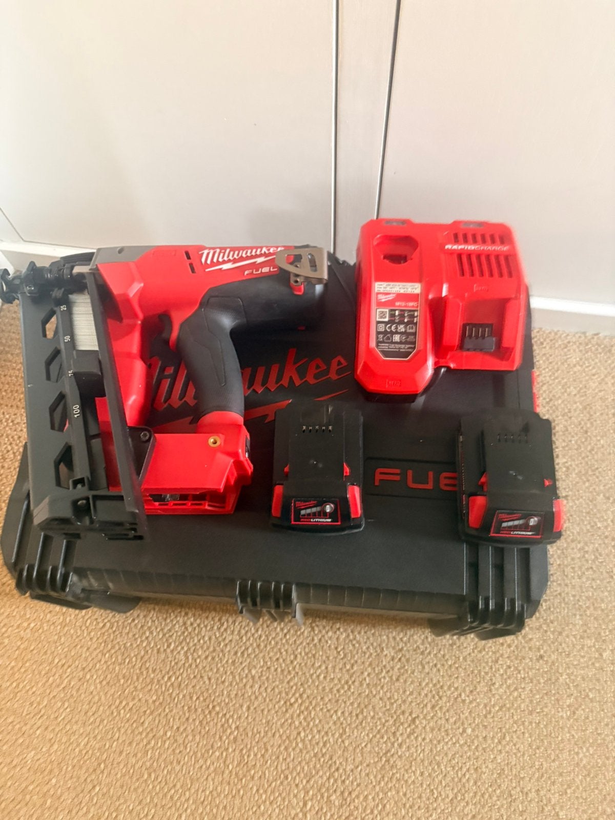 Milwaukee fuel  tacker, Ophalen of Verzenden, Nieuw