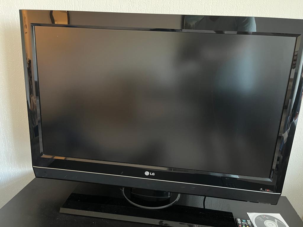 LG LCD TV 32 inch - Goede staat, Ophalen, 50 Hz, 80 tot 100 cm, Zo goed als nieuw