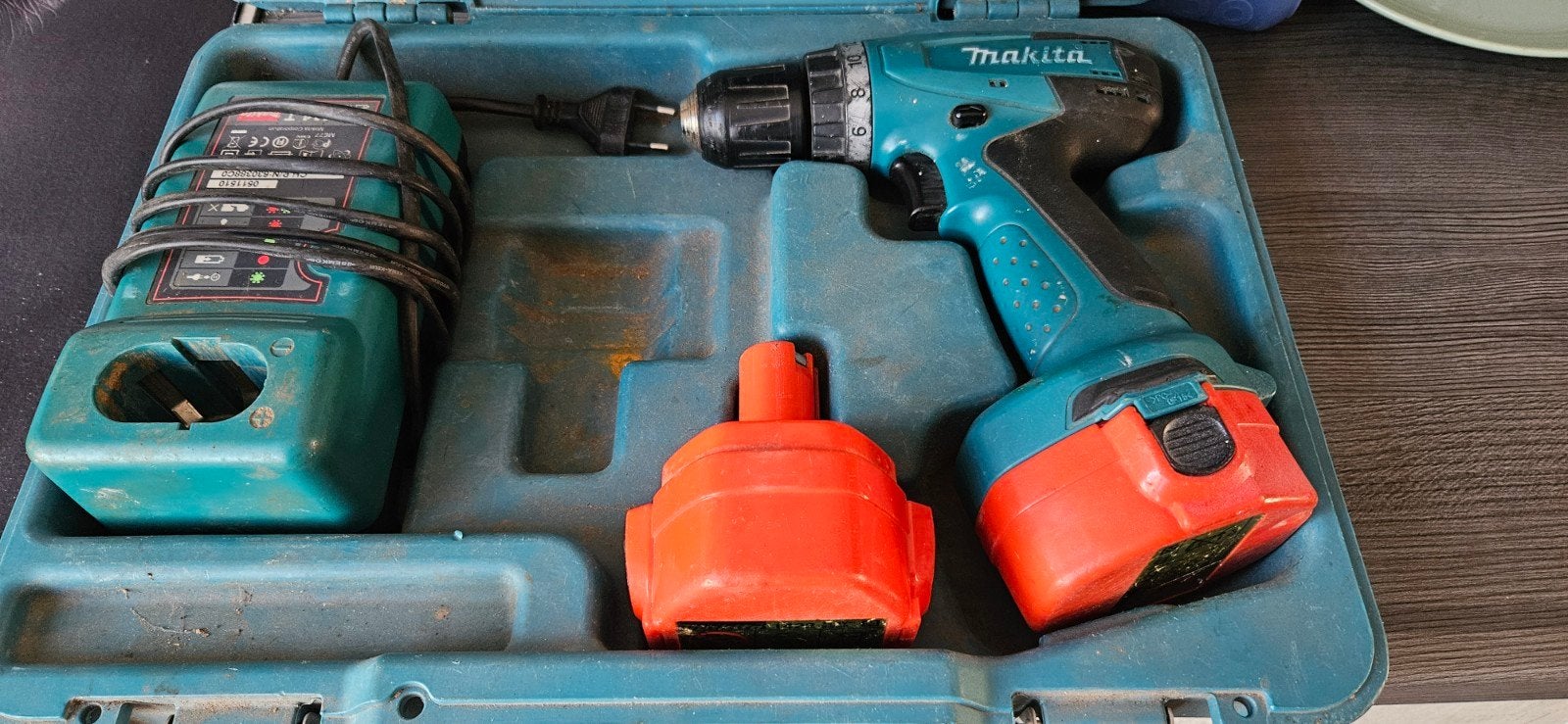 Makita 6281D Boor- en Schroefmachine met Accu en Lader, Gebruikt, Variabele snelheid, Ophalen of Verzenden, Boor- en Schroefmachine