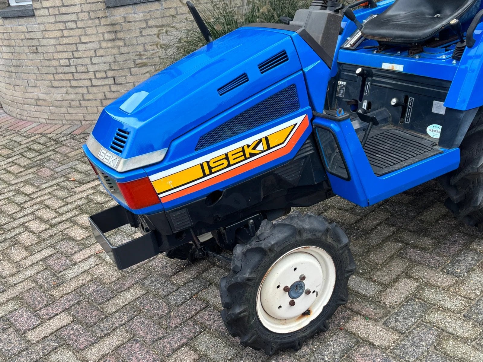 Foto 2 van Iseki Landhope gebruikte minitractor 3cil. 4wd incl. frees