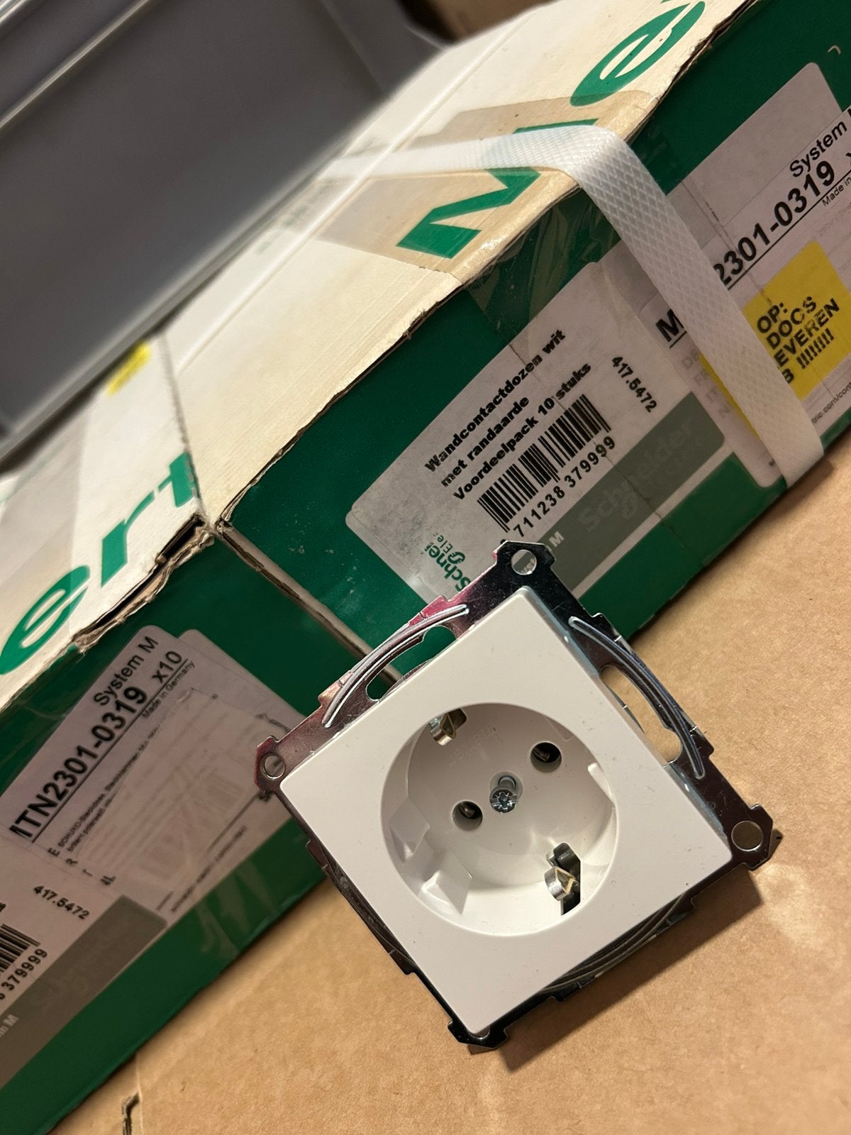 Wandcontactdozen wit, Doe-het-zelf en Verbouw, Elektra en Kabels, Ophalen of Verzenden, Zo goed als nieuw, Stopcontact