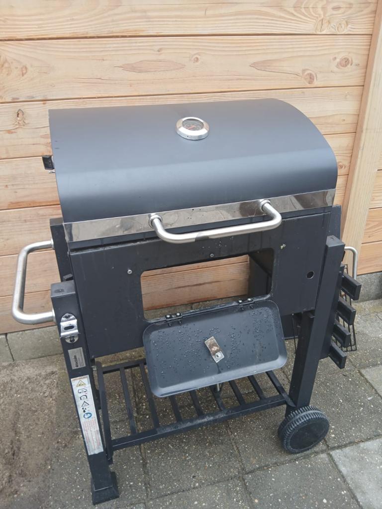 BBQ 1x Gebruikt, Tuin en Terras, Houtskoolbarbecues, Zo goed als nieuw, Ophalen of Verzenden