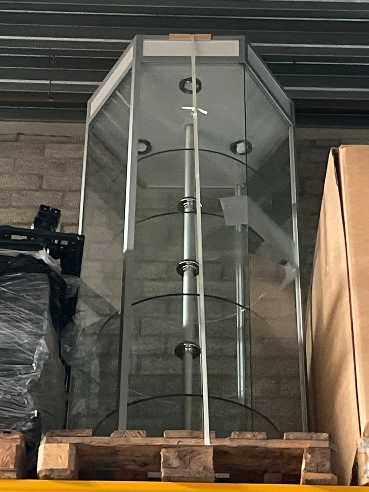 Glazen Vitrinekast met Draaiplateaus, Met plank(en), Minder dan 50 cm, Gebruikt, 200 cm of meer