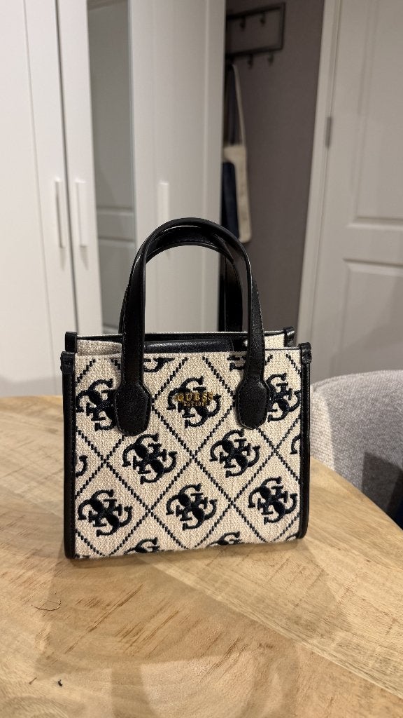 Guess Silvana Tote Tas, Sieraden, Tassen en Uiterlijk, Tassen | Damestassen, Ophalen of Verzenden, Zo goed als nieuw, Beige, Schoudertasje