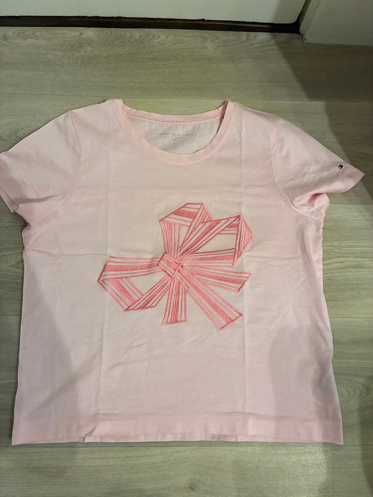 Tommy Hilfiger T-shirt met strik - Maat L, Maat 42/44 (L), Ophalen of Verzenden, Zo goed als nieuw, Korte mouw