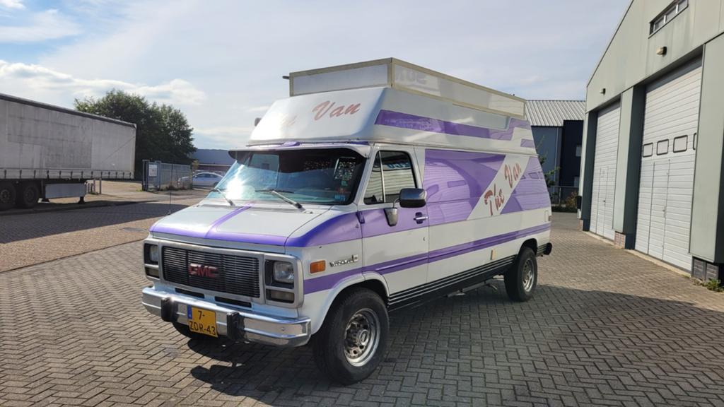 Chevrolet vandura / Camper / 1992 Wit / off grid / tinyhouse, Caravans en Kamperen, Campers, Particulier, Koelkast, 4 tot 5 meter