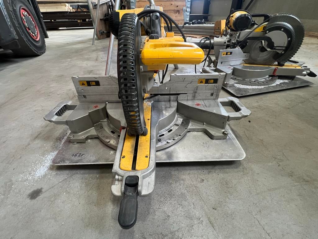 DeWalt DWS780 Afkortzaag - Krachtig en Nauwkeurig, Doe-het-zelf en Verbouw, Gereedschap | Zaagmachines, Ophalen, Gebruikt, 70 mm of meer