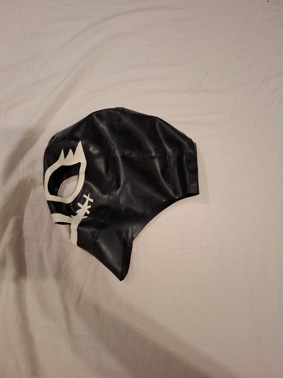 latex masker, Hobby en Vrije tijd, Kostuums, Theaterbenodigdheden en LARP, Ophalen of Verzenden, Zo goed als nieuw, Handschoenen, Hoed of Pet