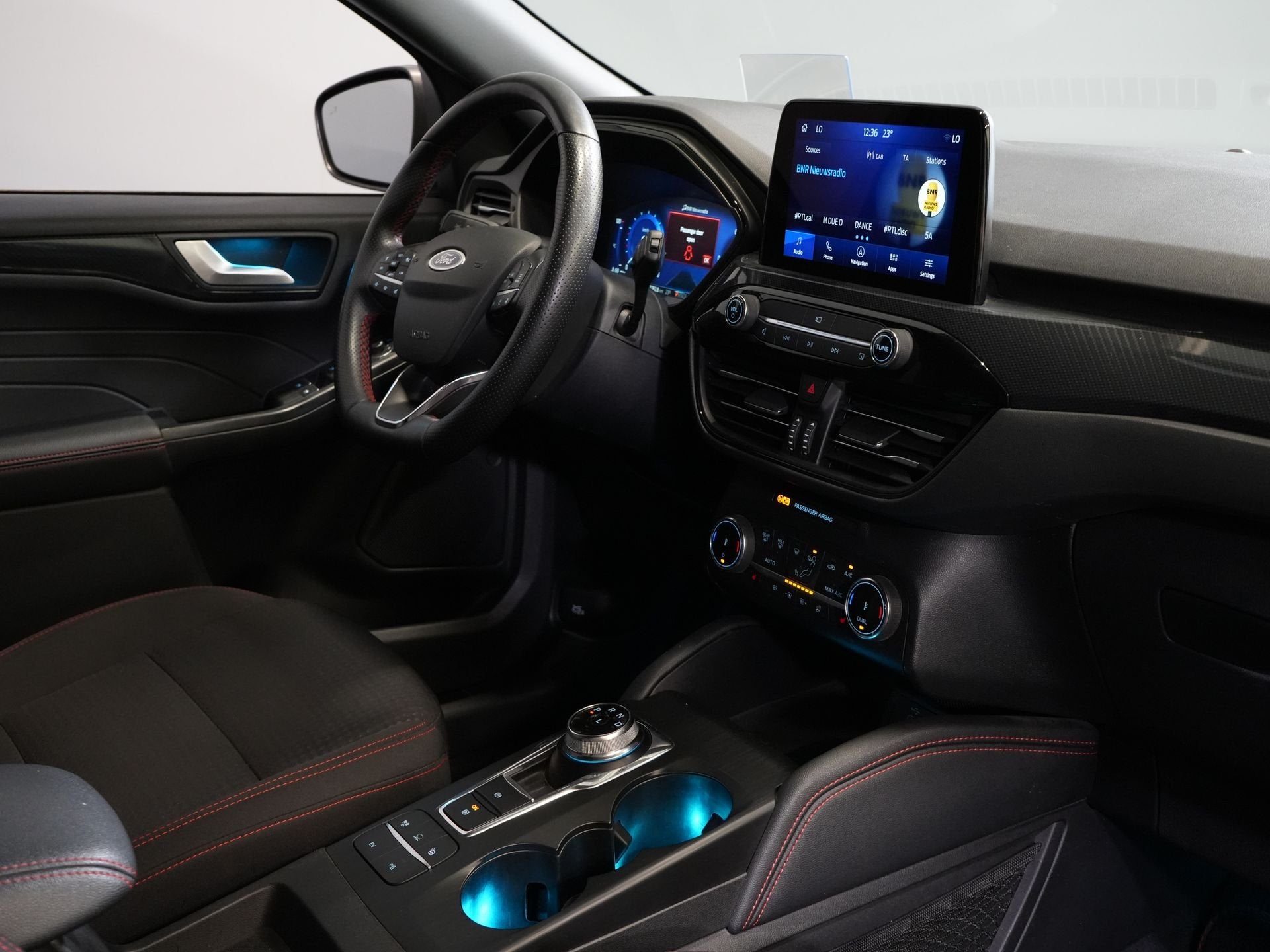 Foto 3 van Ford Kuga 2.5 PHEV 225 pk ST-Line LED/ Head-Up/ Adapt.cruise