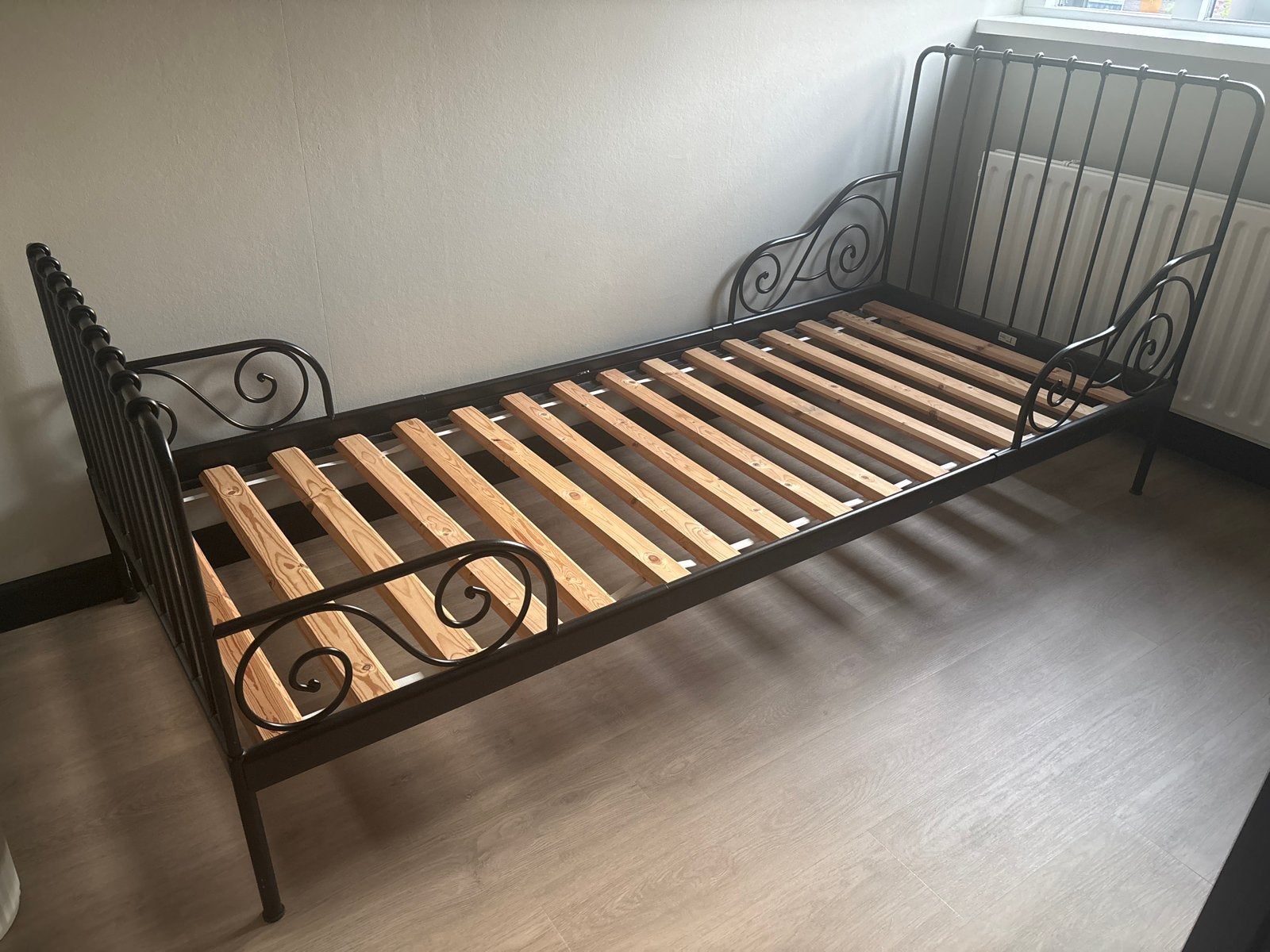IKEA Minnen meegroeibed zwart met lattenbodem, Ophalen, Verstelbaar, Eenpersoons, Zwart