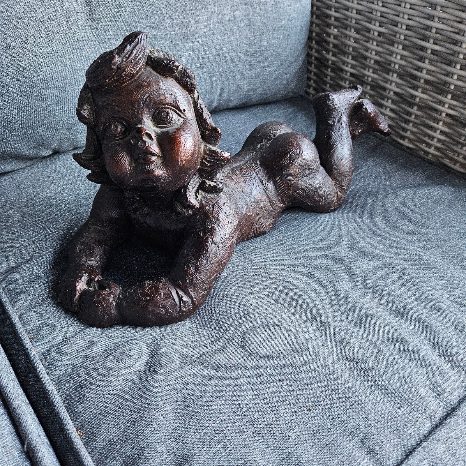 Liggende baby sculptuur van Geert Kunen -, Ophalen