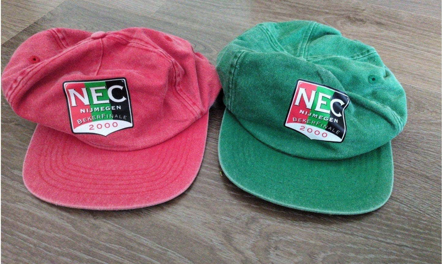 NEC petten Nijmegen 2000.jaar bieden, Ophalen of Verzenden, Overige binnenlandse clubs