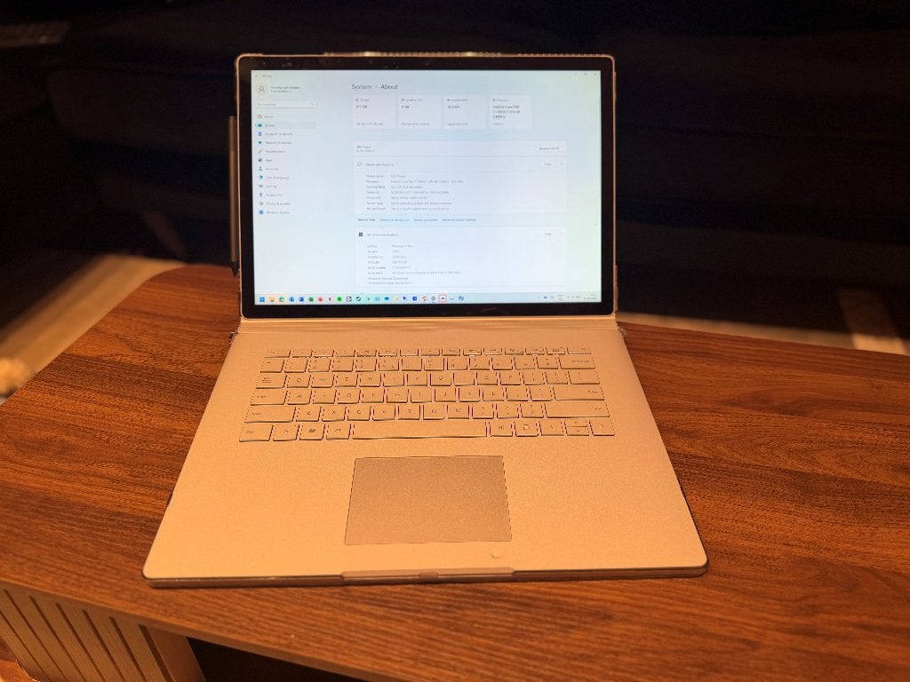 Microsoft Surface Book 3 | 15 inch | i7 | 32GB + Pen & Dock