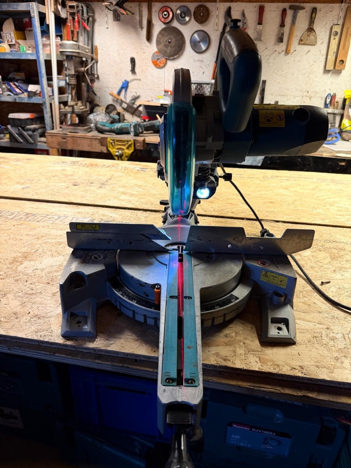 Makita LS0815FL Afkortzaag met laser en LED, Ophalen, 1200 watt of meer, Afkortzaag, 70 mm of meer