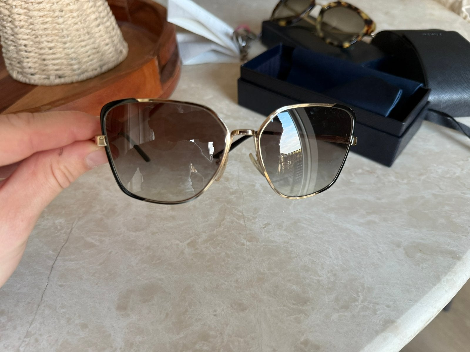 Prada zonnebril dames, Sieraden, Tassen en Uiterlijk, Ophalen of Verzenden, Zo goed als nieuw, Zwart, Prada