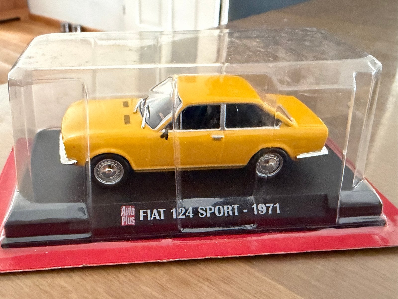 Fiat 124 Sport - 1971 modelauto - Auto Plus La Collection, Ophalen of Verzenden, Nieuw, Auto, Overige merken