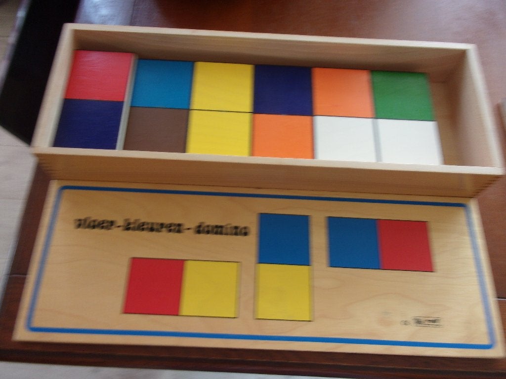 Kleuterschoolkist "VLOER-KLEUREN-DOMINO" als nieuw, Ophalen of Verzenden, Zo goed als nieuw, Puzzelen