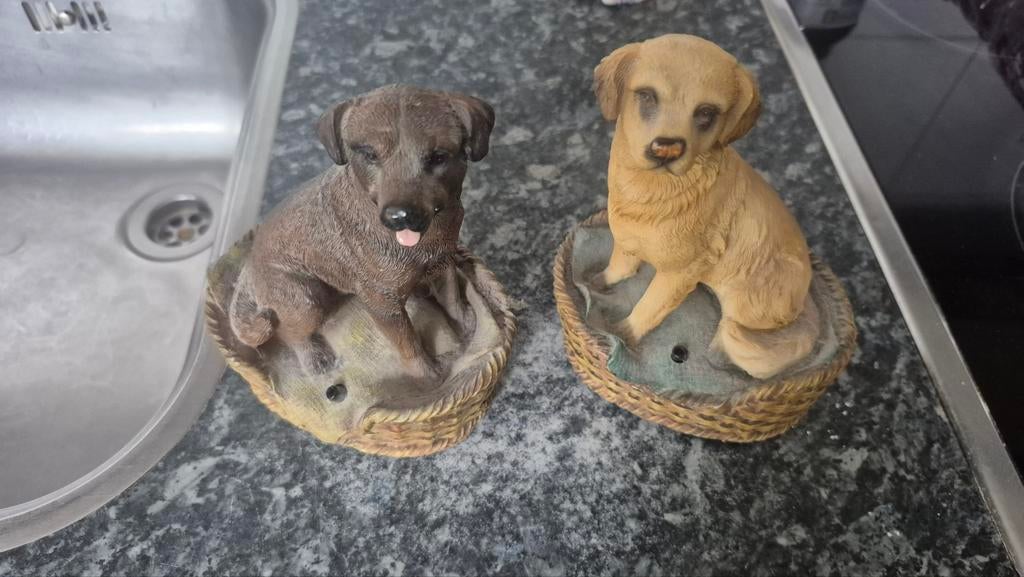 2 hondenbeeldjes met geluid, Ophalen