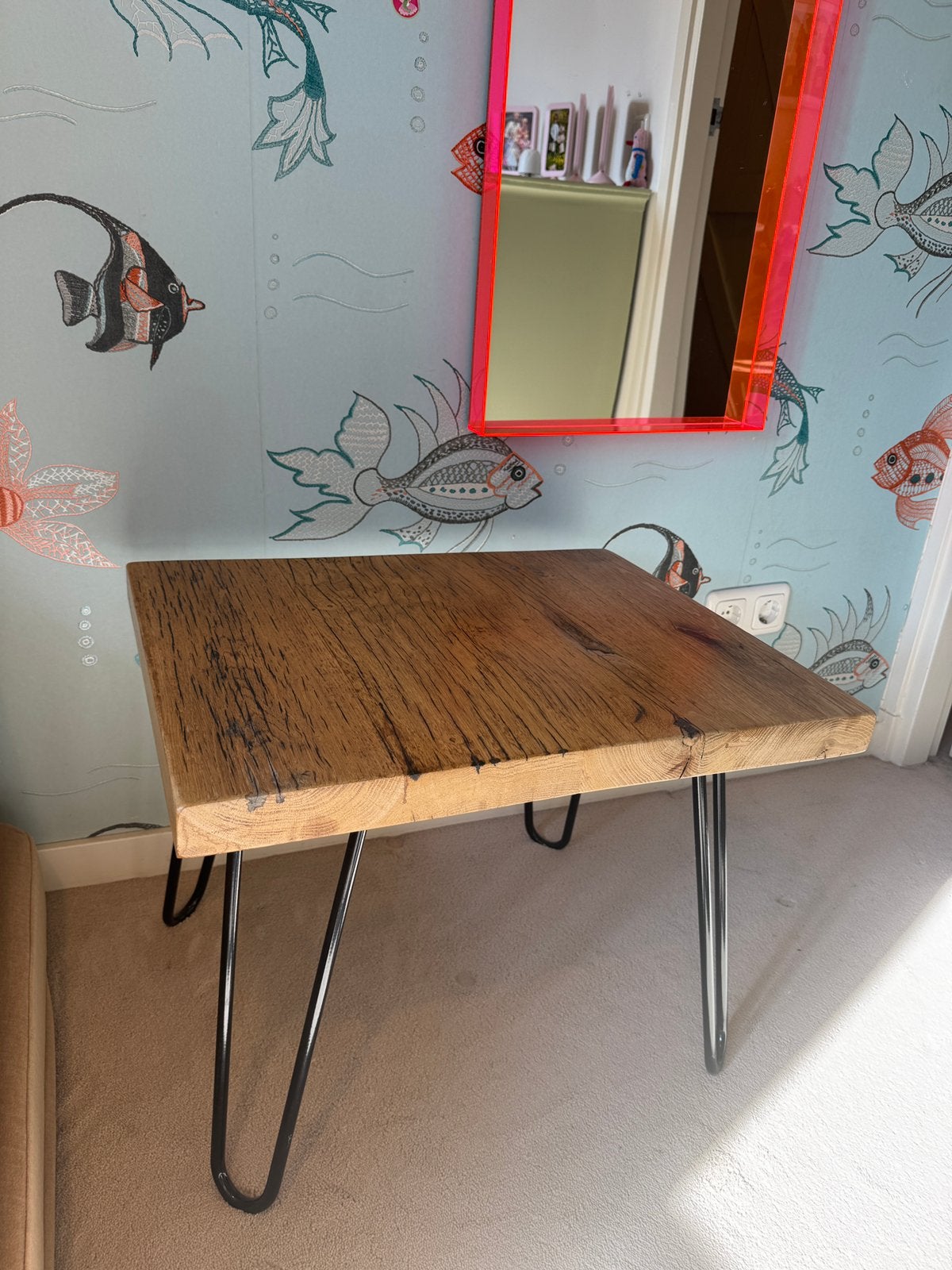 Zware bijzettafel eiken met zwarte stalen hairpin poten, Ophalen, Zo goed als nieuw, Rechthoekig, Minder dan 55 cm