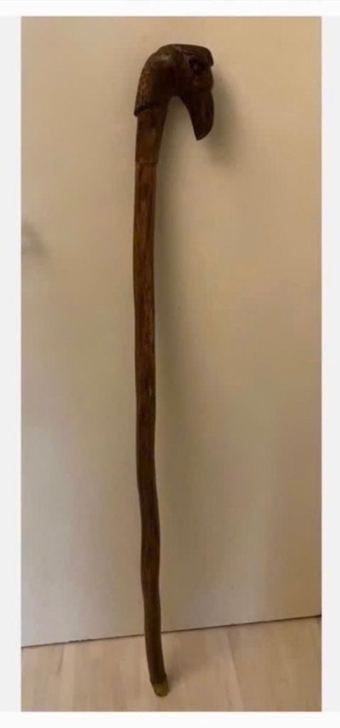 Wandelstok hout met vogelkop koperen voet, Ophalen