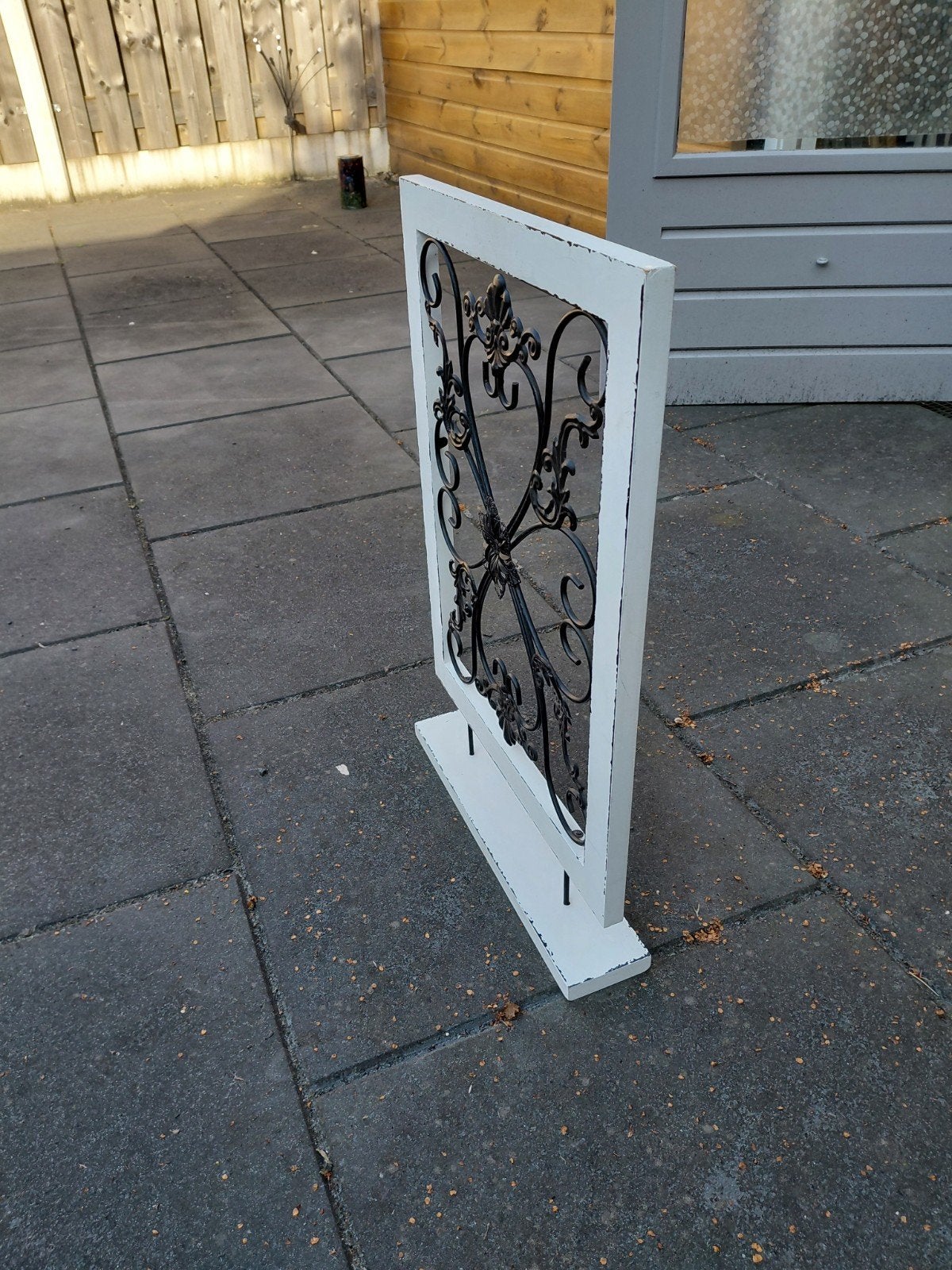 Decoratief wit houten paneel met smeedijzeren inzet, Ophalen, Gebruikt, Wit, Vintage