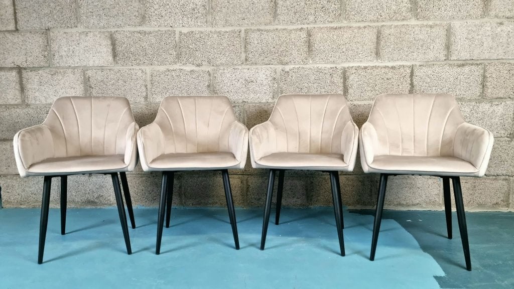 Aanbieding! Nieuwe Velvet Stoelen – 4 voor €200, Ophalen, Overige kleuren, Nieuw, Stof