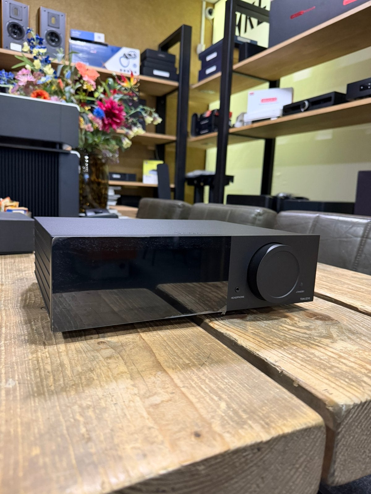 Lyngdorf TDAI2210, Overige merken, Refurbished, Ophalen of Verzenden, 120 watt of meer