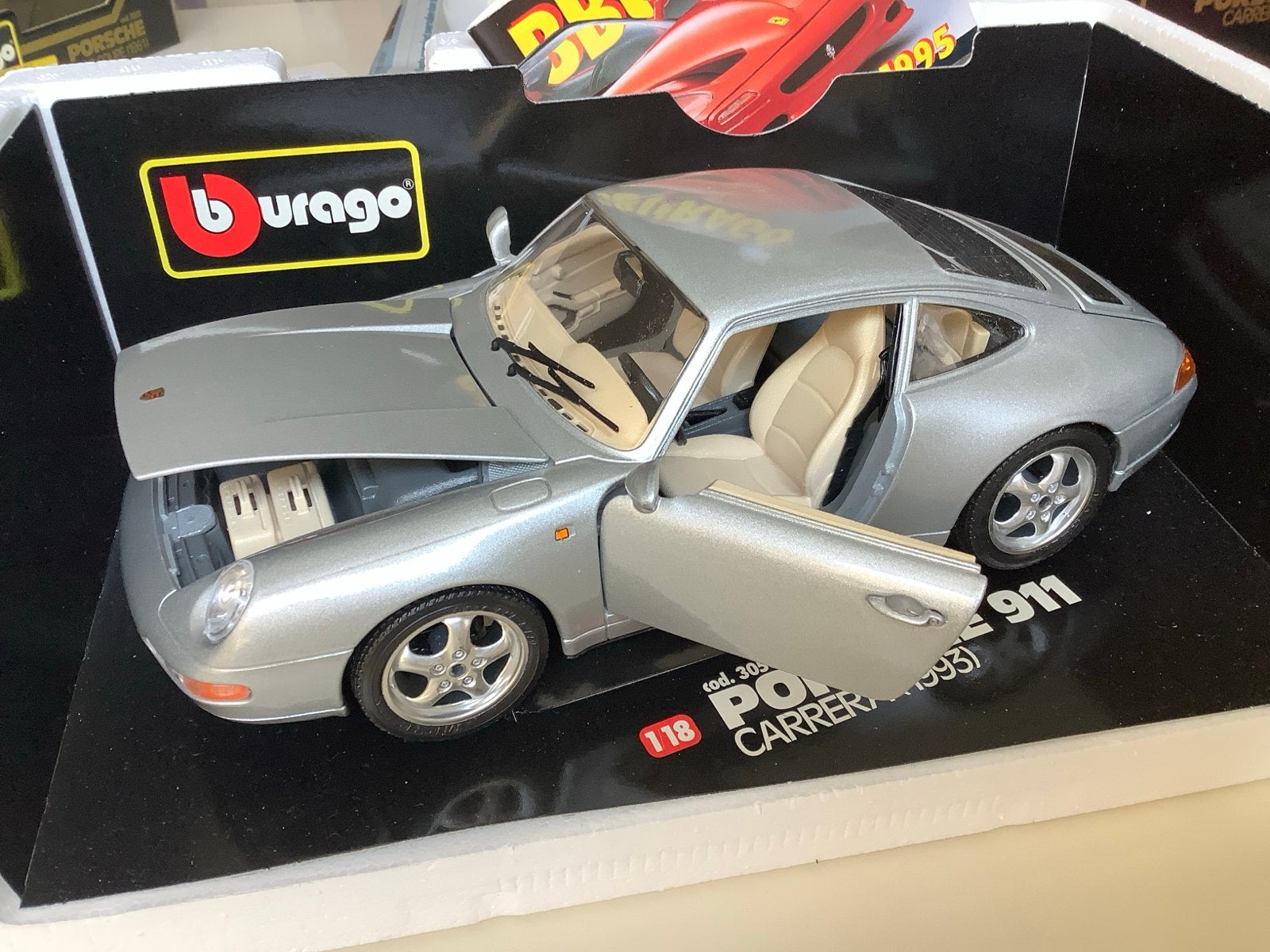 Burago Porsche 911 Carrera (1993) - Nieuw in OVP, Ophalen of Verzenden, Nieuw, Auto, Bburago