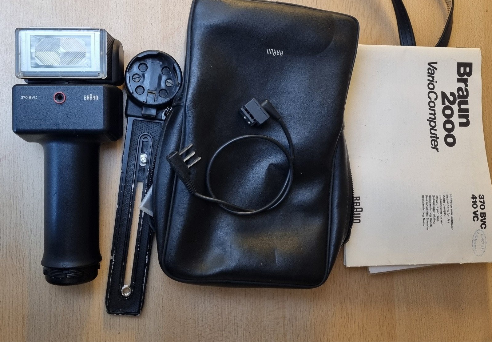 Braun 2000 VarioComputer 370 BVC flitser met accessoires, Gebruikt, Voor analoge fotografie, Externe flitser, Ophalen of Verzenden