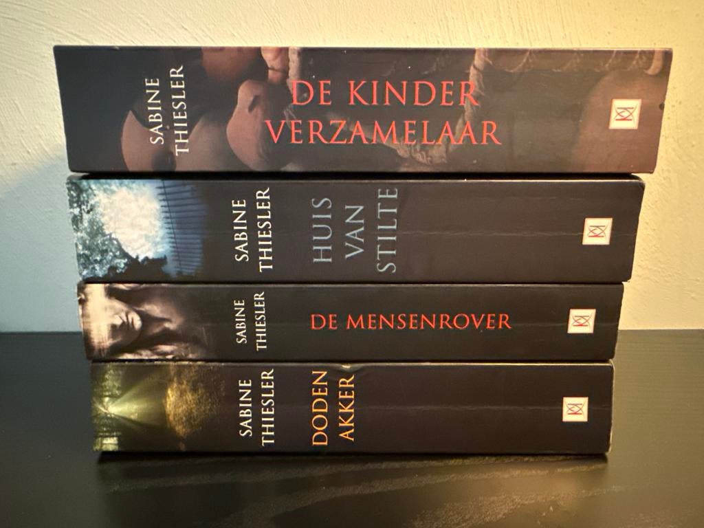4x Sabine Thiesler thrillers: De Kinderverzamelaar, Huis van, Boeken, Ophalen of Verzenden, Gelezen, Europa overig