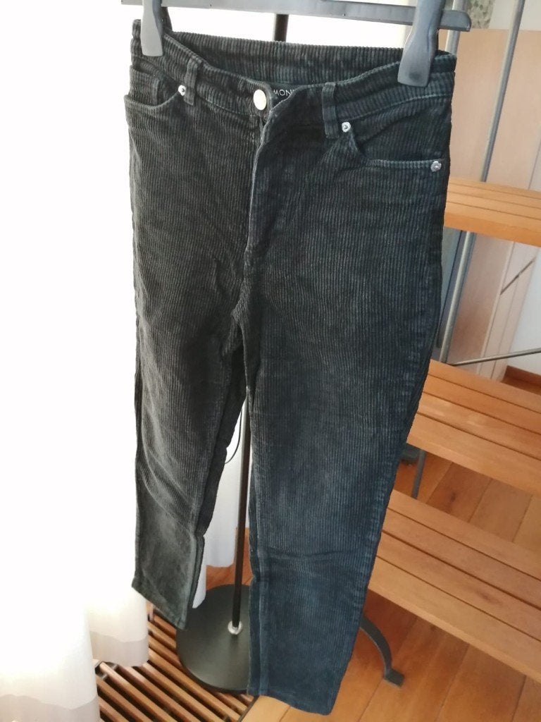 Zwarte corduroy broek maat 34 van Monki, Zwart, Ophalen of Verzenden, Monki, Maat 34 (XS) of kleiner