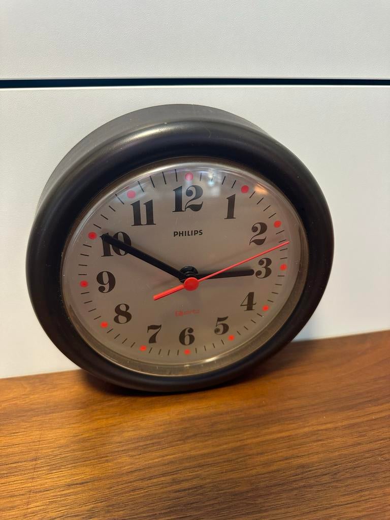 Vintage Philips Quartz Wandklok - Zwart met Rode Details, Witgoed en Apparatuur, Wekkers, Zo goed als nieuw, Ophalen of Verzenden