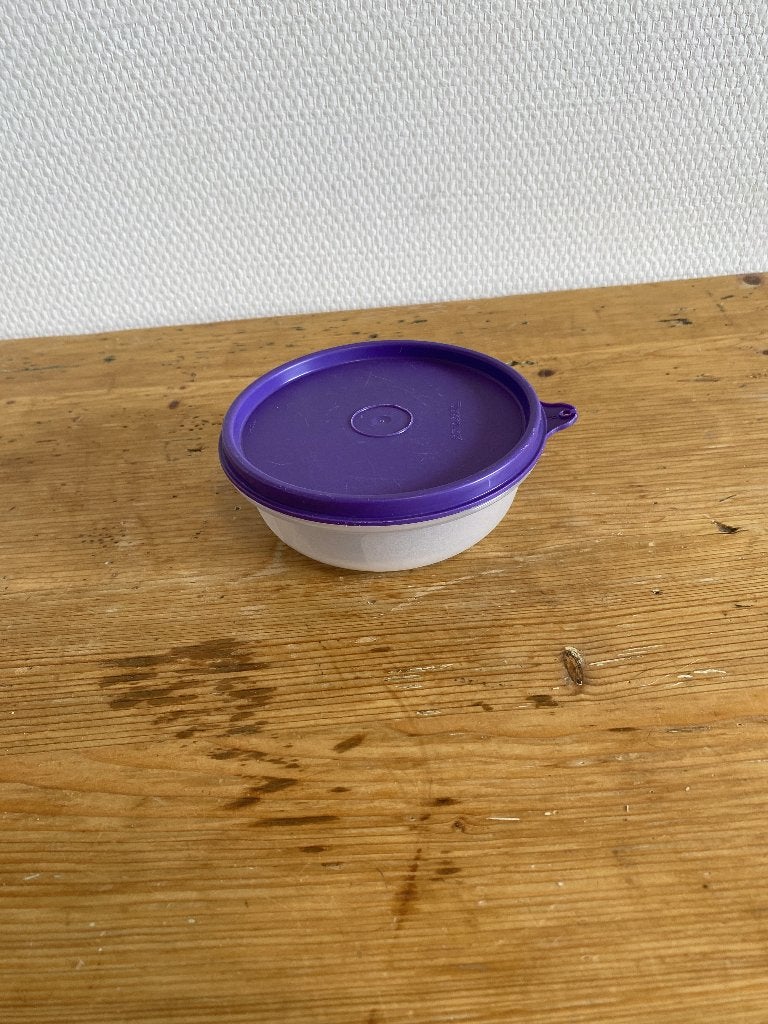 Tupperware Bakje ( paars deksel, 300 ml ), Ophalen of Verzenden, Gebruikt, Paars, Bak of Kom