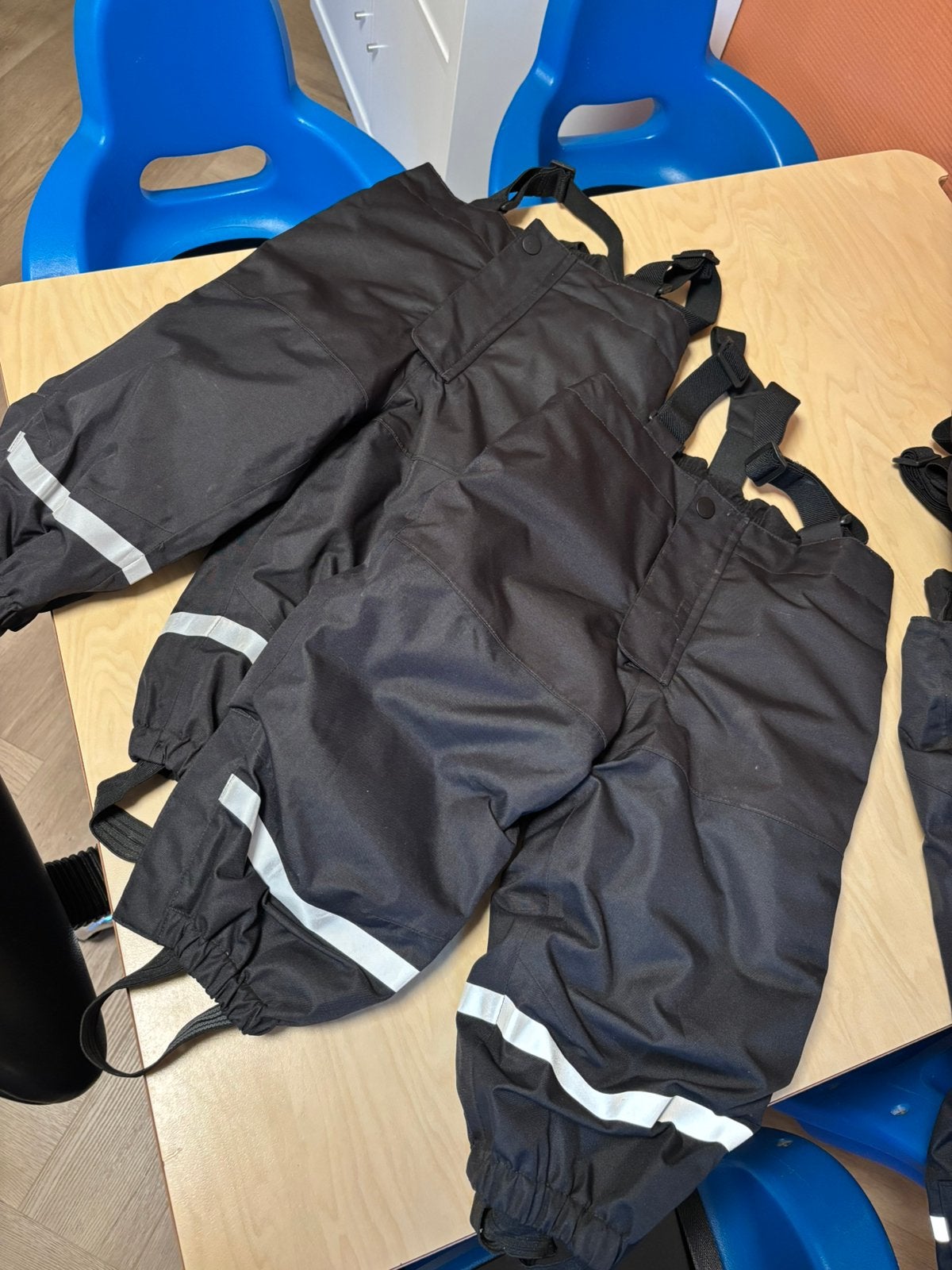 Speelbroeken/ outdoorbroek 4x 98/104 2x 92, Caravans en Kamperen, Ophalen, Gebruikt, Regenbroek, Kinderen