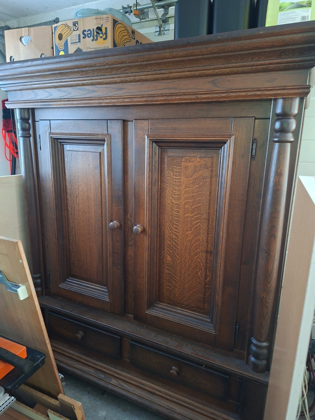 Grote donker eiken houten kast / toogkast, Antiek en Kunst, Ophalen