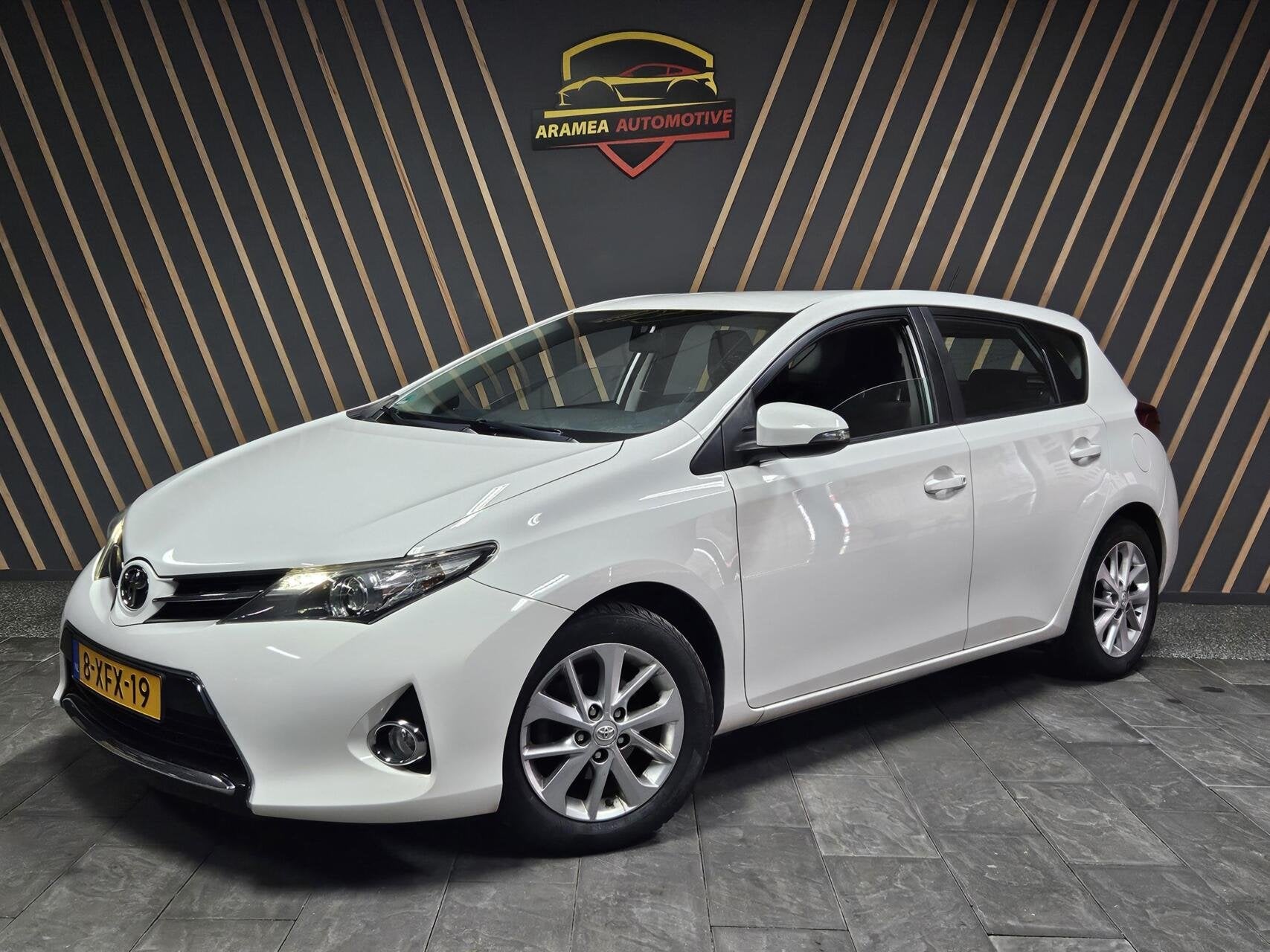 Toyota Auris 1.3 Now 2014|Trekhaak|Nieuwe APK|Cruise Control, Auto's, Toyota, Voorwielaandrijving, Euro 5, Gebruikt, Start-stop-systeem