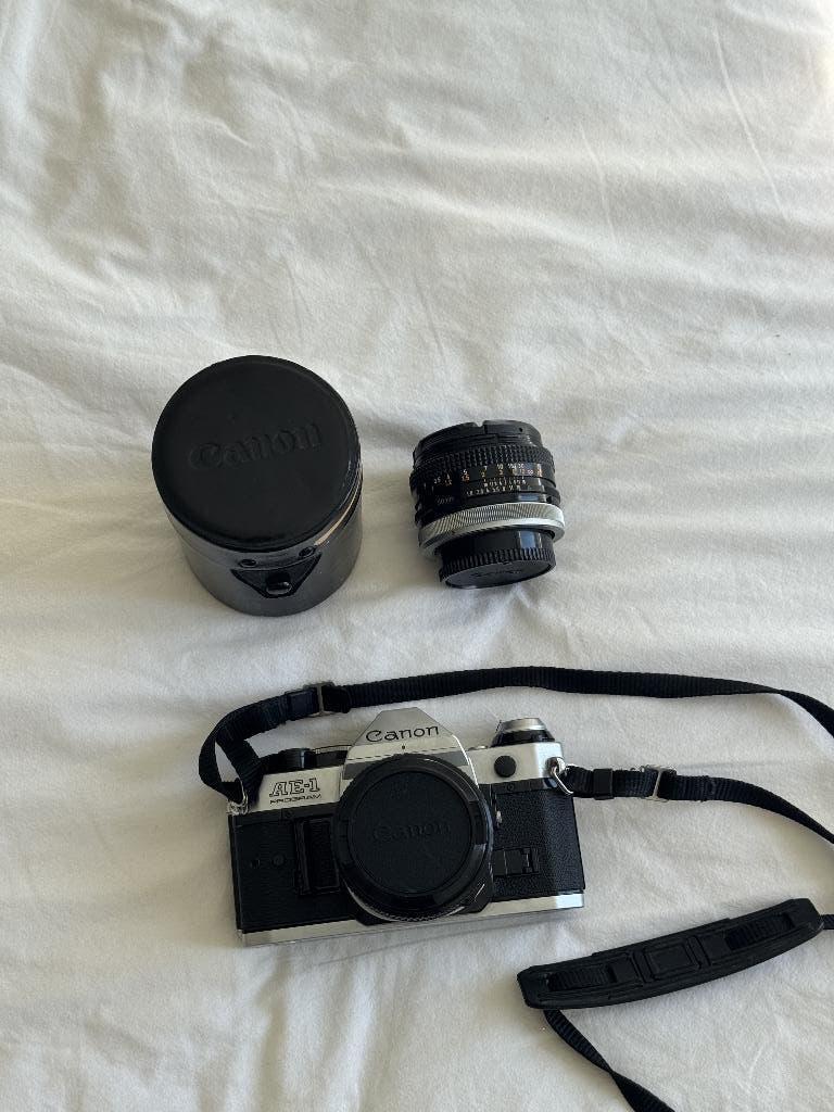 Canon AE-1 + 28mm & 50mm lens, Audio, Tv en Foto, Fotocamera's Analoog, Ophalen, Gebruikt, Spiegelreflex, Canon