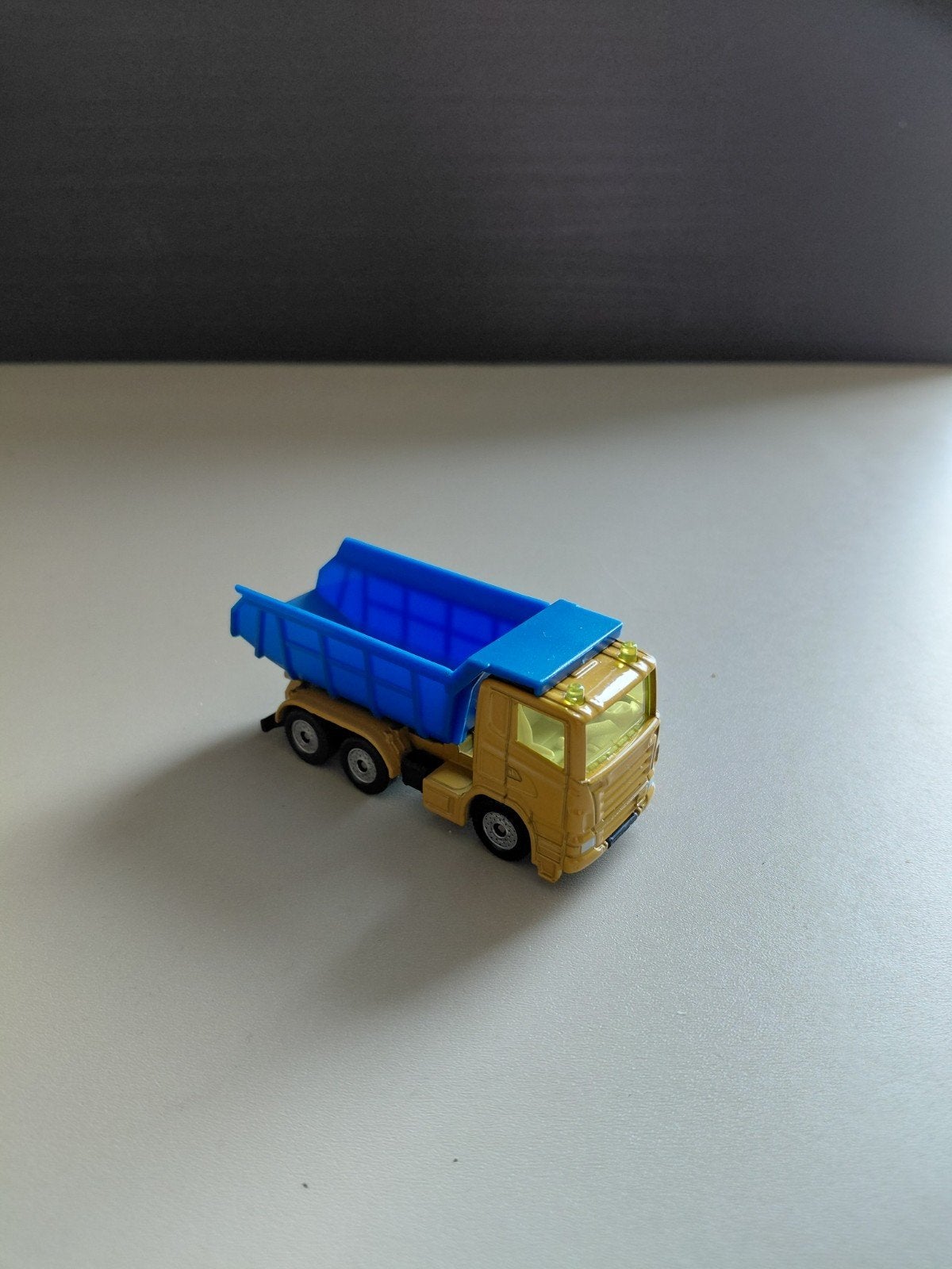Siku 1600 Mercedes-Benz Bouwkipper - Miniatuur Vrachtwagen, Ophalen of Verzenden, Gebruikt