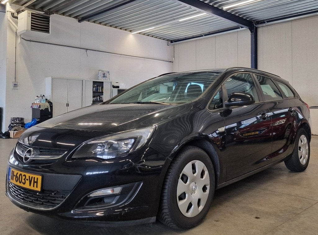 Opel Astra Sports Tourer 1.3 CDTi S/S Cosmo NAVI 2 X SLEUTEL, Auto's, Voorwielaandrijving, Euro 5, 730 kg, Gebruikt