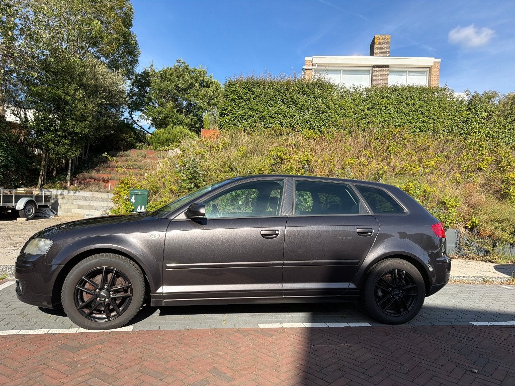 Audi A3 2.0 Sportback 150 PK | 2006 | APK 06/2027, Stof, 4 cilinders, Origineel Nederlands, Grijs
