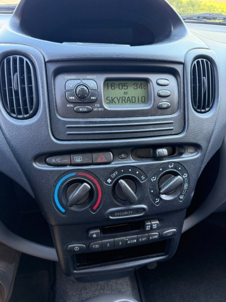 Toyota YARIS VERSO 1.3-16V VVT-i Luna HOOGINSTAP AIRCO RIJDT, 1299 cc, 86 pk, 4 cilinders, Yaris Verso