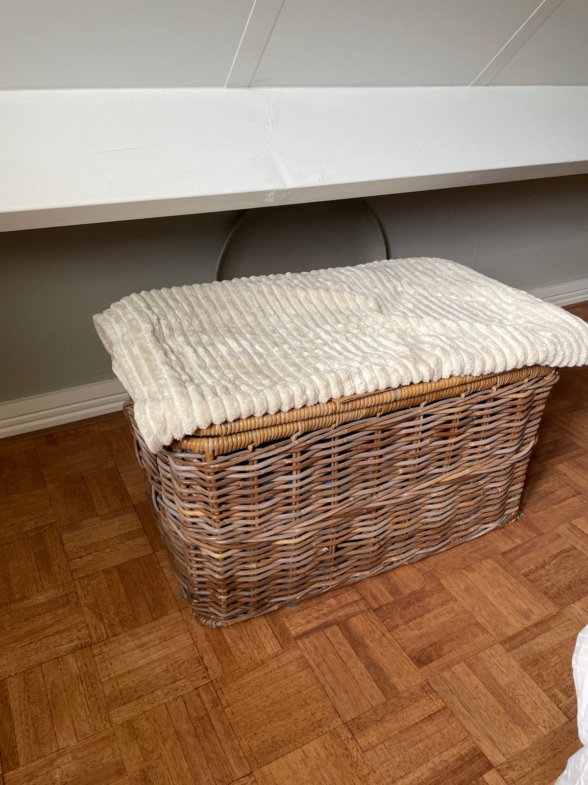 Grote rieten mand met deksel - Perfect voor opslag, Huis en Inrichting, Ophalen, Overige materialen, Minder dan 50 cm, Gebruikt