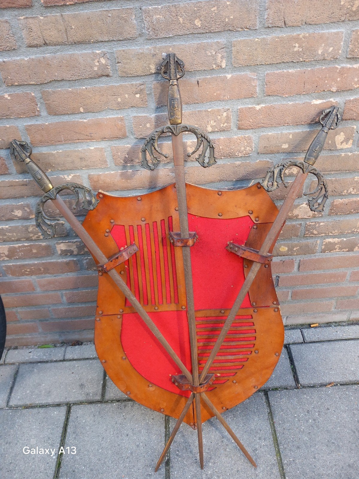 Decoratieve zwaarden met schild - Antiek, Ophalen of Verzenden