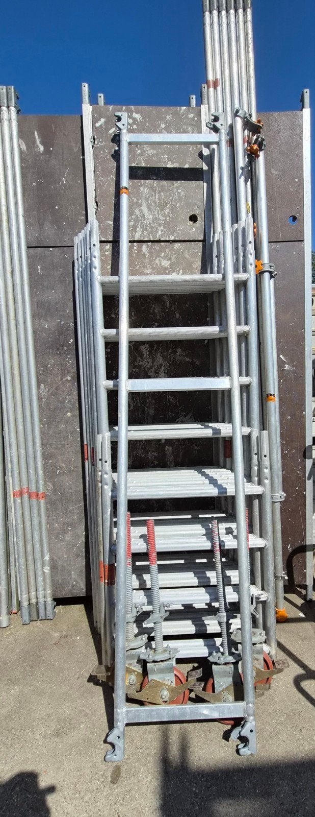 Te koop zgan deze layer rolsteiger Werkhoogte 8.20 meter, Ophalen of Verzenden, Zo goed als nieuw, Layer, Rolsteiger of Kamersteiger