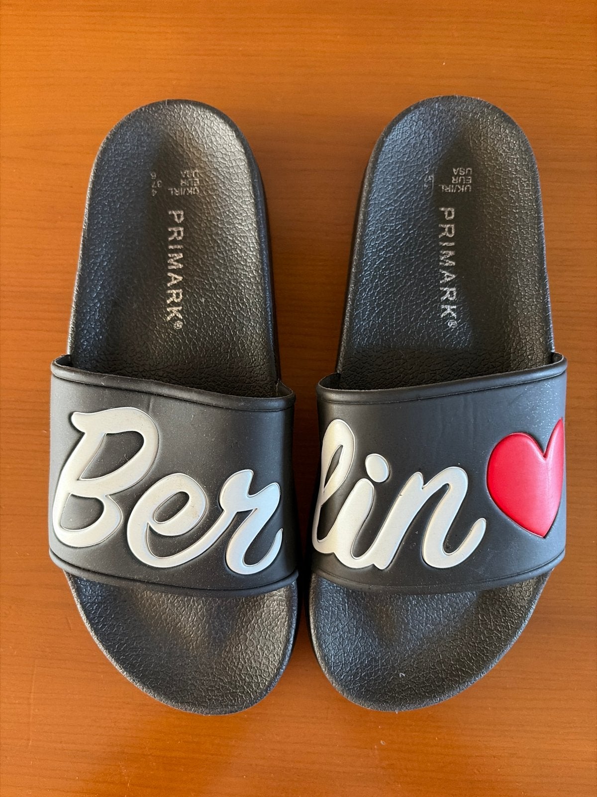 Primark Berlin Slippers Maat 37, Verzenden, Zo goed als nieuw, Zwart, Slippers