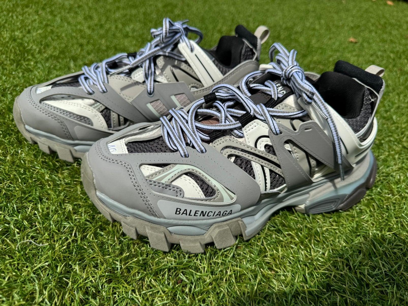 Balenciaga Track sneakers grijs/wit - Maat 40 - Nieuwstaat, Kleding | Dames, Ophalen, Nieuw, Sneakers of Gympen, Grijs