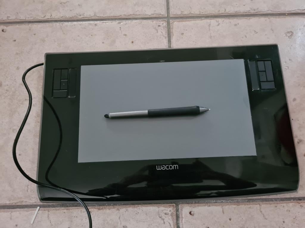 Wacom ptz 631W intuos 3 teken tablet met pen, Computers en Software, Tekentablets, Ophalen of Verzenden, Zo goed als nieuw, Bedraad